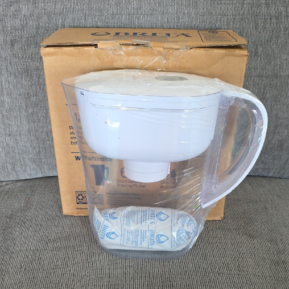 Brita Clear and‎ White Water Filter Pitcher, New In Box